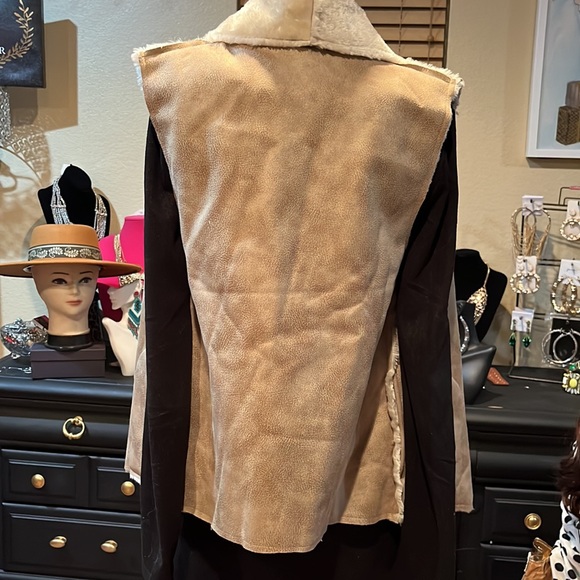 NWT Faux Shearling Vest - Picture 3 of 5
